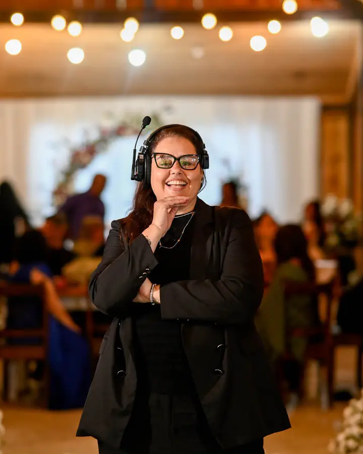 Alexandra Pazos, proprietária da Diophotos, sorrindo durante um evento